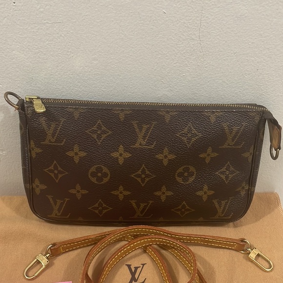 💥Authentic Vintage LV Monogram Pochette Crossbody Bag💥 - Picture 3 of 17